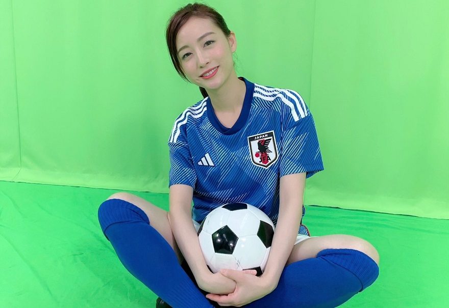 新井恵理那、サッカー日本代表のユニフォーム姿に！番組ブログで森保ジャパンにエール