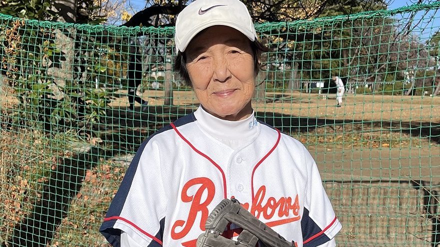 御年91歳の現役ソフトボール選手！日本初の女子プロ野球チームに入…