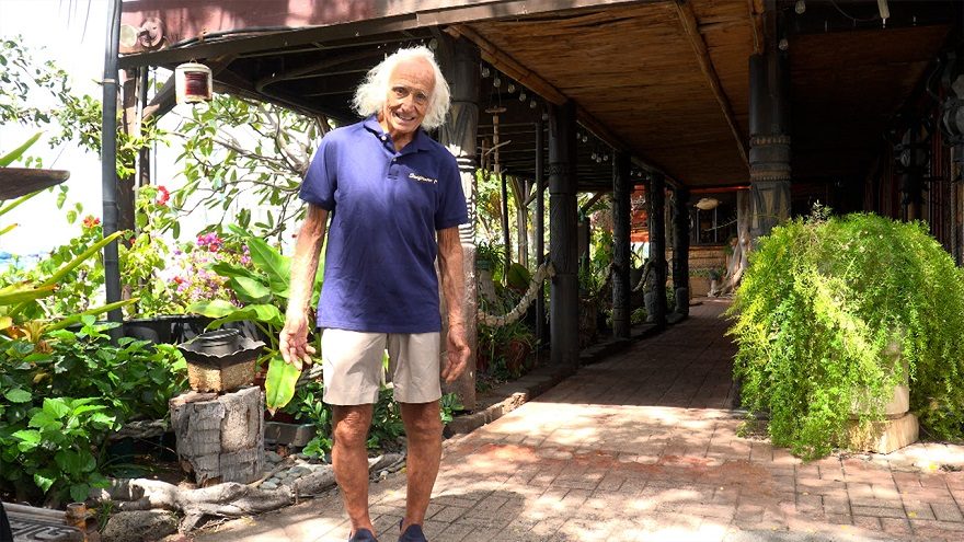 「私は地球一幸せな高齢者」ハワイ・オアフ島で87歳が見つけた最高の居場所