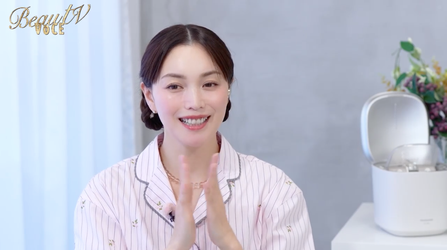 美は眠りから！おやすみ前の“お手軽ケア”で安眠＆リフトアップ！蛯原友里「たしかに気持ちいい」
