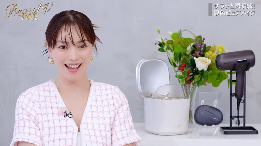 蛯原友里も興味津々！比べると一目瞭然、サラサラストレートヘアの作り方＆夏色ピュアメイク術