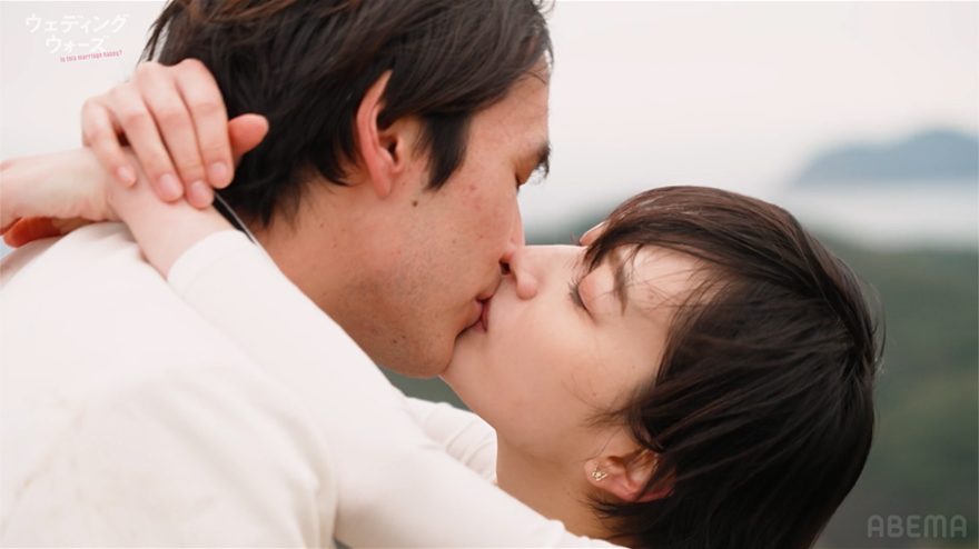 苦難を乗り越え…1000万円を手にしたカップルが勝利のキス！スタジオも祝福「良い夫婦になりそう」